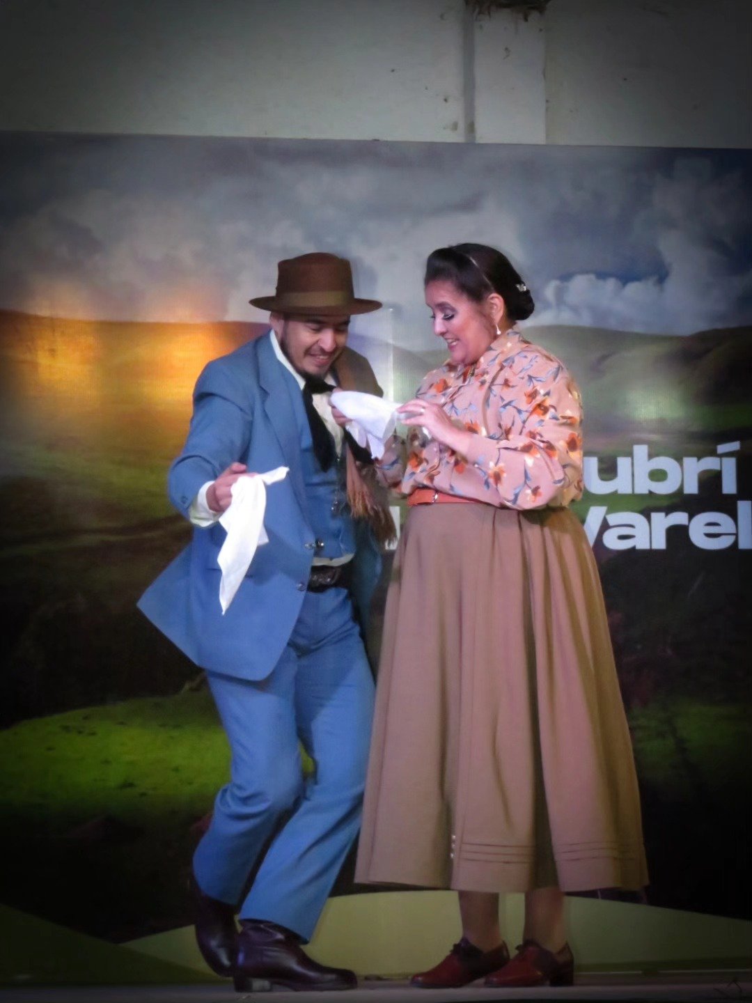 CUANDO EL SUEÑO SE BAILA CON EL ALMA: VERÓNICA RODRÍGUEZ Y LUIS GÓMEZ RUMBO A LA PLAZA PRÓSPERO MOLINA