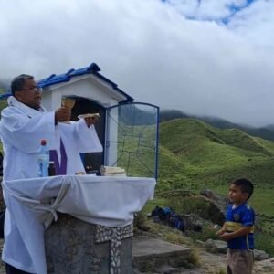 𝗗𝗶𝗲𝘇 𝗮𝗻̃𝗼𝘀 𝗽𝗲𝗿𝗲𝗴𝗿𝗶𝗻𝗮𝗻𝗱𝗼 𝗮𝗹 𝗲𝗻𝗰𝘂𝗲𝗻𝘁𝗿𝗼 𝗱𝗲 𝗹𝗮 𝗠𝗮𝗱𝗿𝗲 𝗱𝗲𝗹 𝗩𝗮𝗹𝗹𝗲 𝗲𝗻 𝗹𝗼𝘀 𝗰𝗲𝗿𝗿𝗼𝘀 𝗱𝗲 𝗛𝘂𝗺𝗮𝘆𝗮